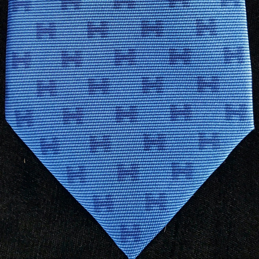 HERMÈS 100% silk tie